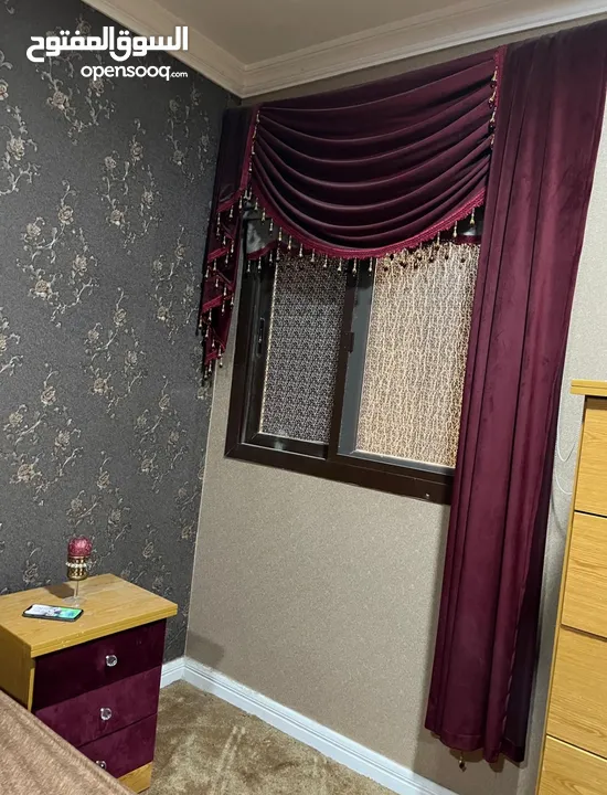 غرفتين نوم بحاله نظيفة خشب بحريني