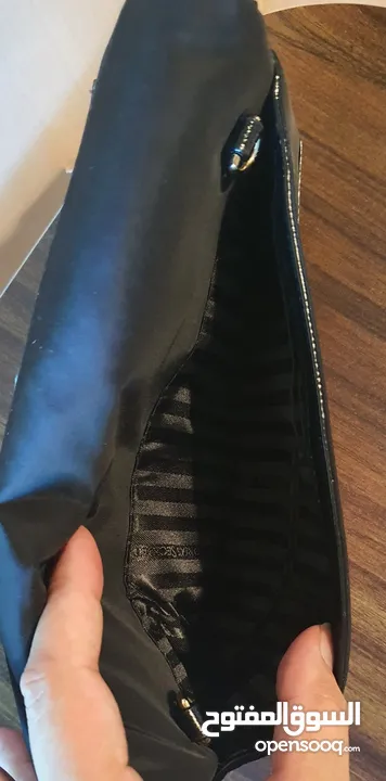 حقيبة يد - حقيبة كتف مع حزام سوداء من فيكتوريا سيكريت  Clutch Bag-Crossbody Bag Victoria's Secret