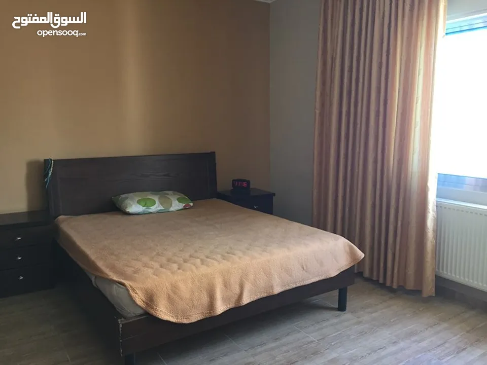 شقة مميزة للبيع في أم السماق الجنوبي  - خلف البرجر كنج طابق ثالث 150م مع روف 90م بسعر مغري