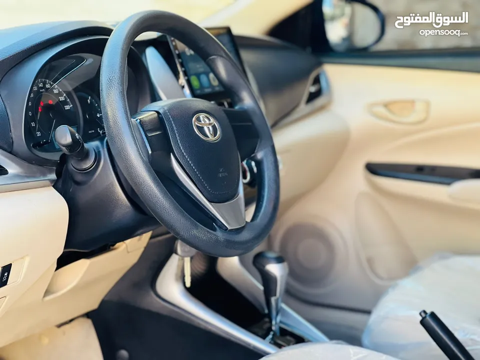 تويوتا يارس 2019   ماتور 1500cc بسعر 11500 دينار  الشكل الجديد فحص كامل 7 جيد بدون ملاحظات او قصعات