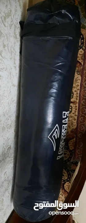 كيس بوكسنج everlast  170 cm بحالة الجديد لم يتم تعليقه معه رول بلاك جديد