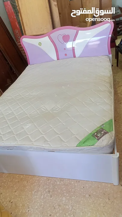 تخت مفرد ونص مع فرشه زنبركيه