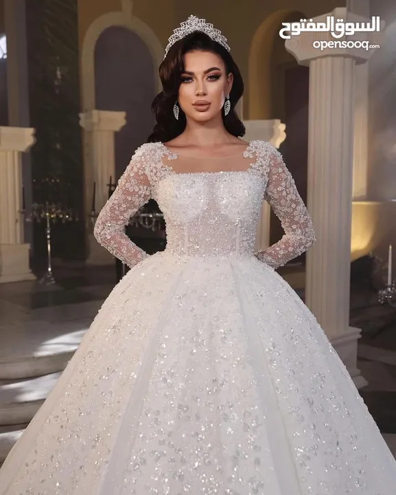 شروة مجموعة من بدل الابيض و الملون و فساتين السهرة