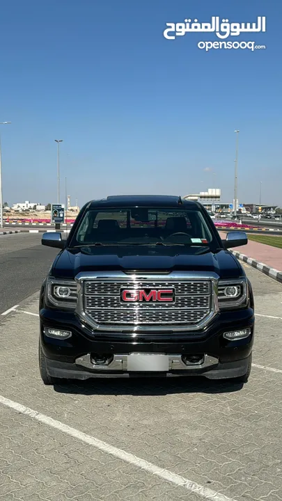 GMC SIERRA DENALI  2018 جمس دينالي فل مواصفات بحالة ممتازة فورويل فتحة لون اسود داخل اسود