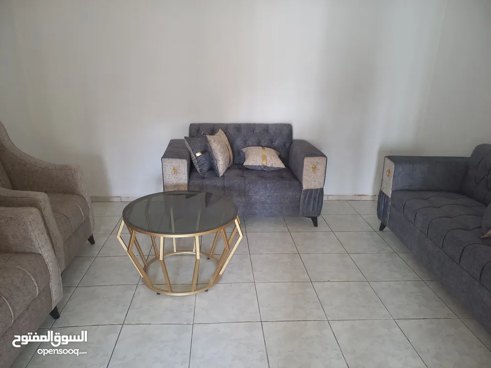 طقم كنب جديد بحالة الوكالة لم يستعمل ابدا