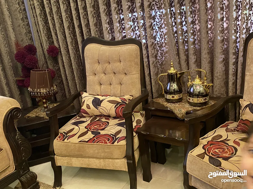 طقم كنب ع وجهين خشب زان شبه جديد