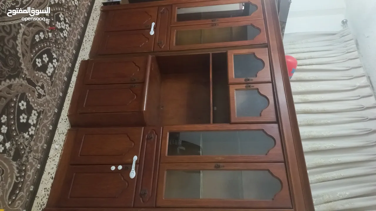 بوفيه خشب  تخت بيبي  خزانة بلاستيك  بوكس كريم + بلوزة