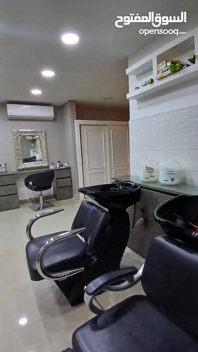 مركز تجميل للسيدات للبيع يعمل بشكل ممتاز تشطبيات فاخرة في اجمل مواقع خلدا للبيع لعدم التفرغ