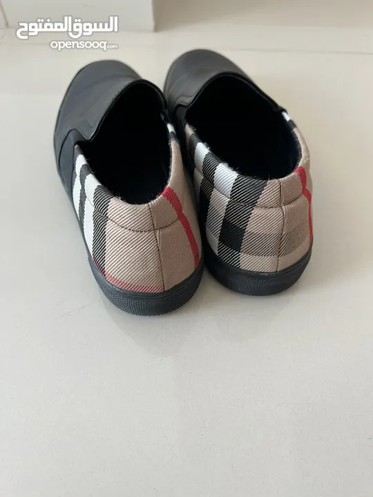 Burberry loafer shoes ( fake )