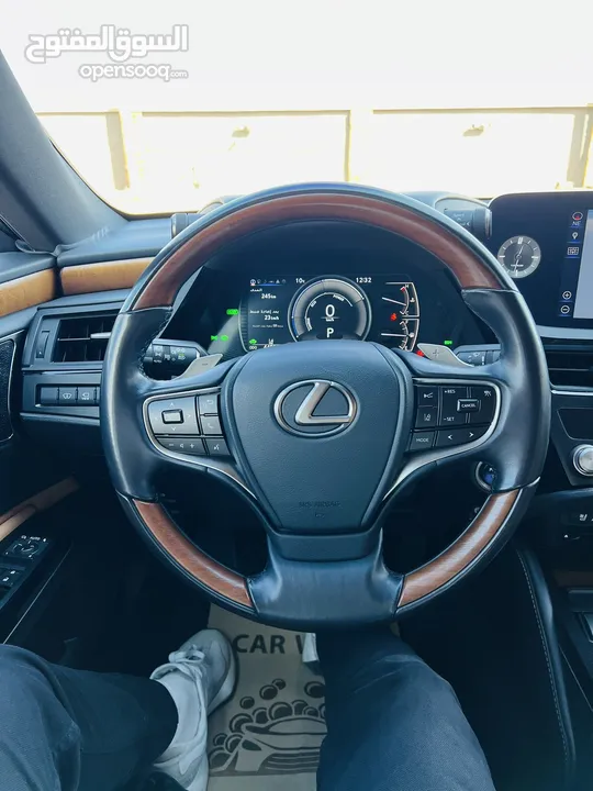 ‏Lexus. ES 300h   ‏2022 ultra وارد و كفاله الشركه ل 2029  الصنف الاعلى من لكزس