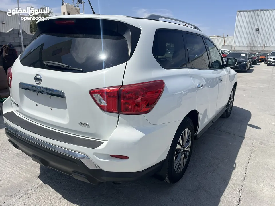 2018 Nissan pathfinder SV
