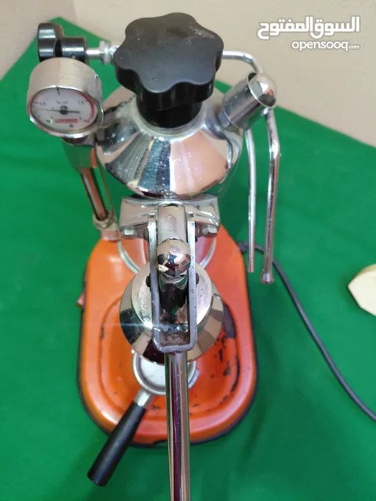 مكينة تحضير القهوة قديمة جدا