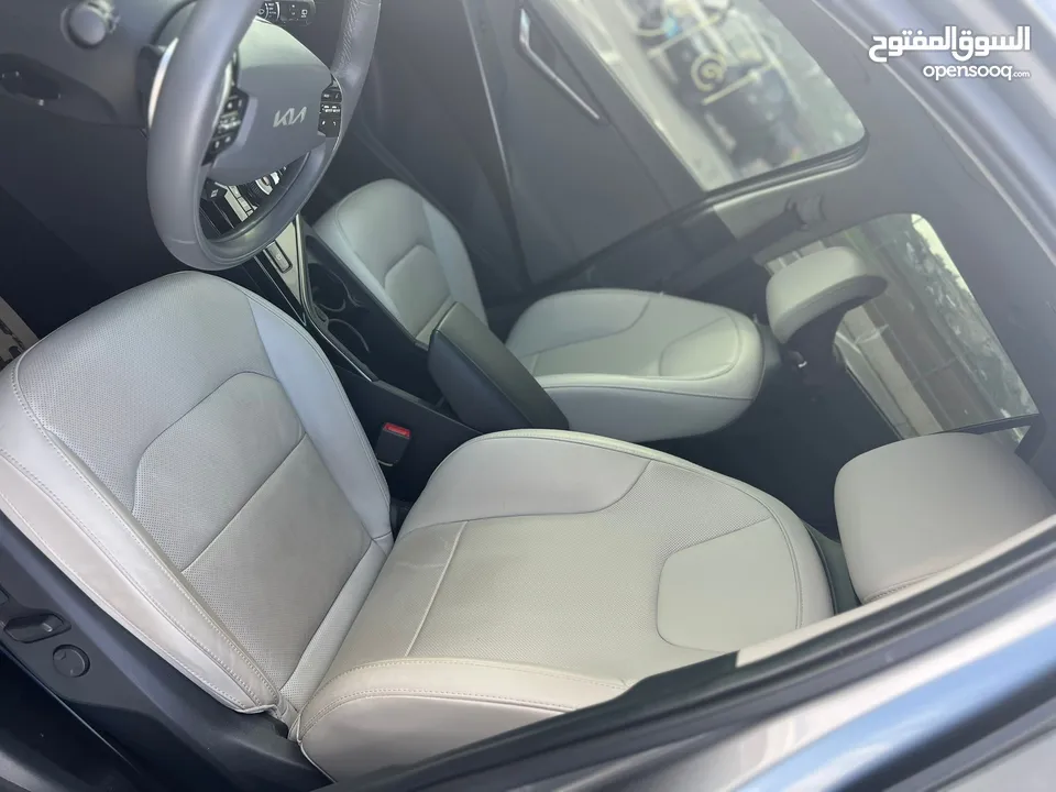 كايا نيرو هايبرد (بنزين+كهرباء ) فل الفل فتحة سقف لون مميز اضافات مميزة /2022 جناح اسود