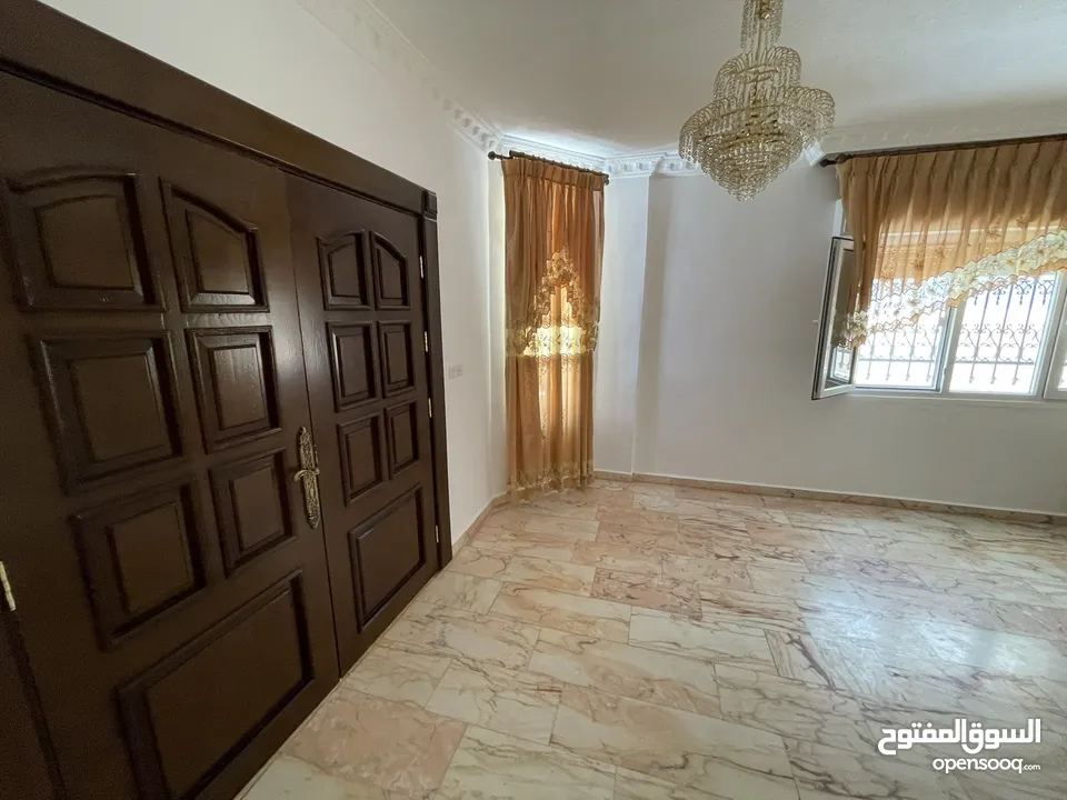 عمارة للبيع فل عقبة تاسعة جمعيات شقتين كل شقة 200 متر+ تسوية 80 متر بسعر مغري مساحة الارض 476