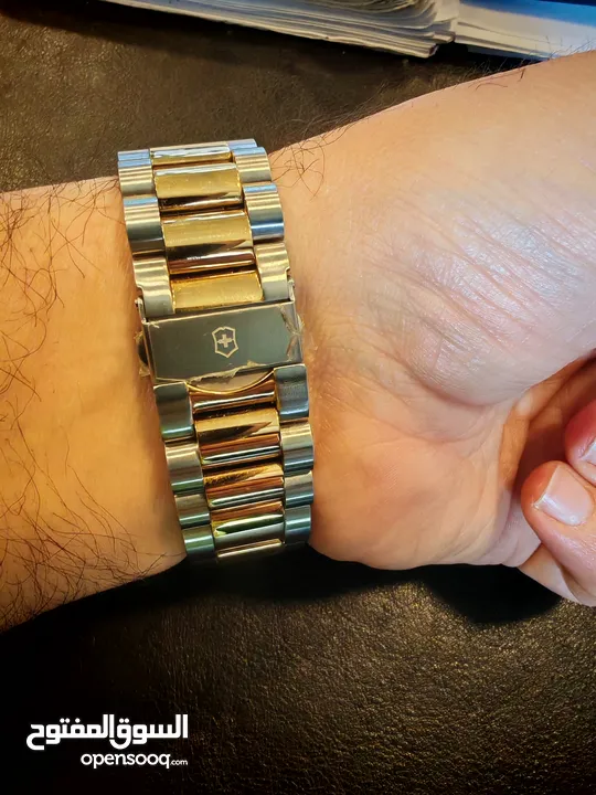 ساعه victorinox بحاله الوكاله xl