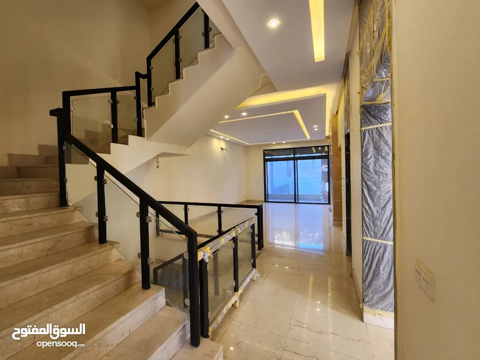 فيلا متلاصقة للبيع في عبدون - ref : 14510