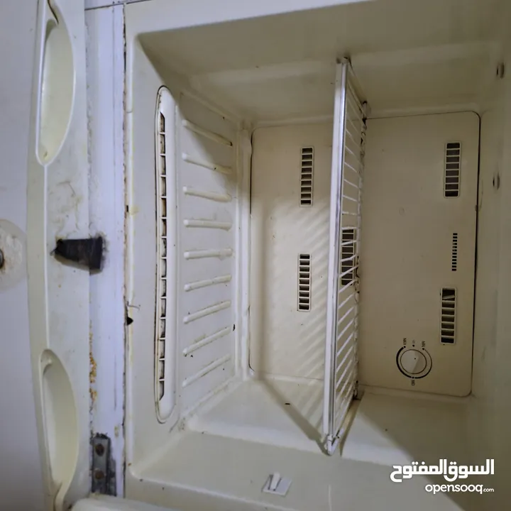 ثلاجة ومجموعة اغراض مبيوع ، انباعن
