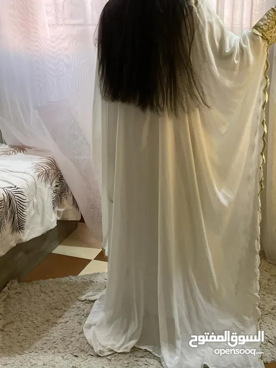 قفطان ابيض