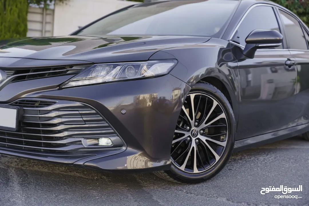 Toyota Camry GLE Hybrid 2019  تويوتا كامري GLE هايبرد  فل كامل مع فتحه