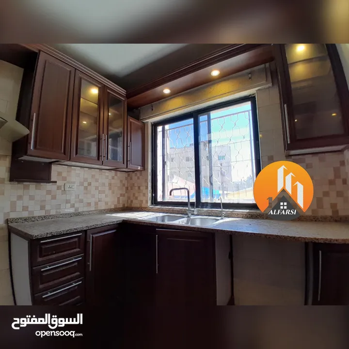 شقة ارضية مستقلة في ضاحية الامير حسن مع تراس امامي وساحات تصلح سكن عائلي او جمعية او عيادة اجار مغري