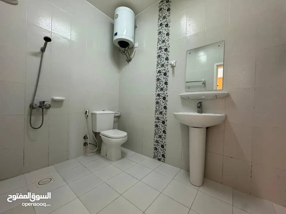 1 BR Elegant Apartment in Amerat for Rent