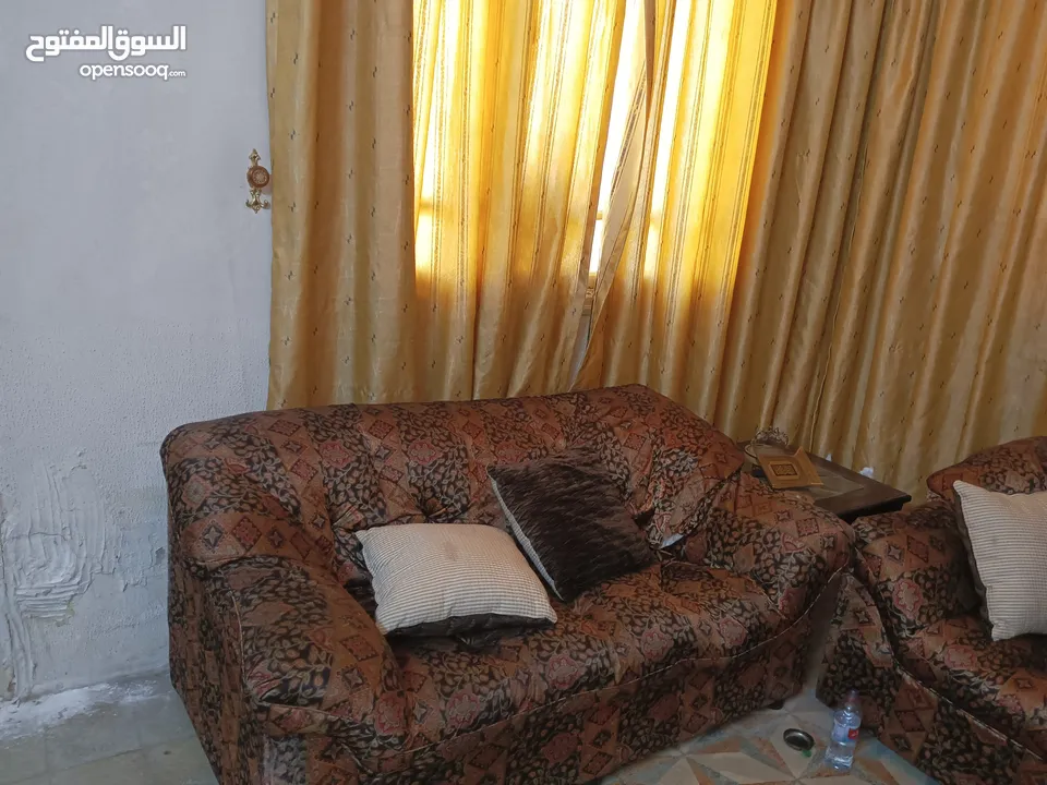 طقم كنبيات للبيع بسعر مغري