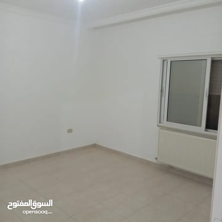 شقه مميزة نضيفه جدا فاخره بمنطقة ام السماق+ مساحه 220 متر - موقع مميز جدا