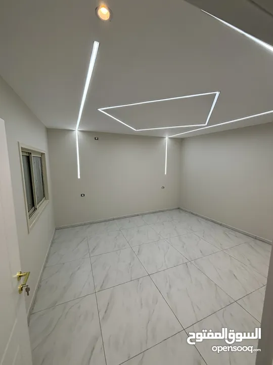 شقة طابق ارضي مشطبة كامل بدون مطبخ