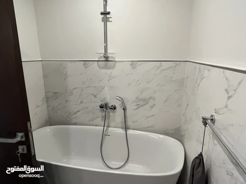 شقة راقية للبيع في هوانا صلالة High-end apartment for sale in Hwana Salalah