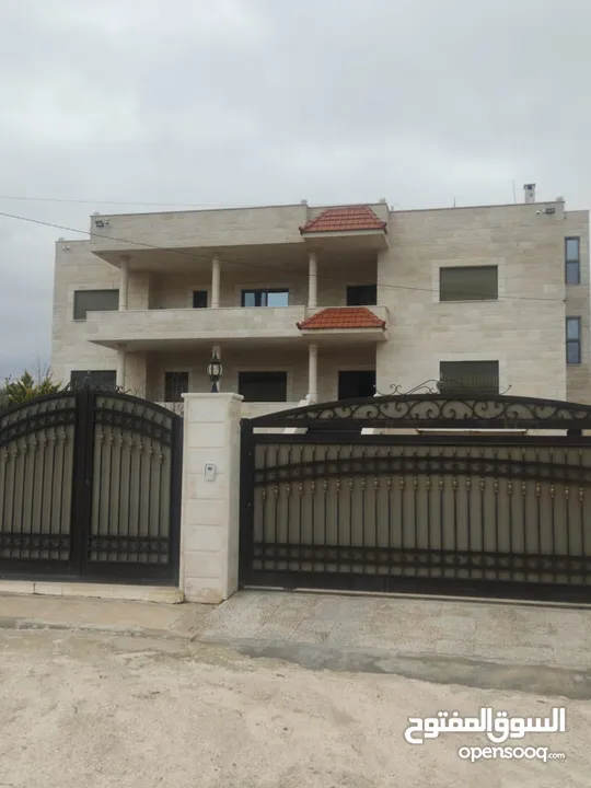 بيت مستقل  4 غرف نوم ماستر روم 4 واجهات حجر بلكونات صالات كراج خزان ماء تدفئه سور حديقه عزل اطلاله ح