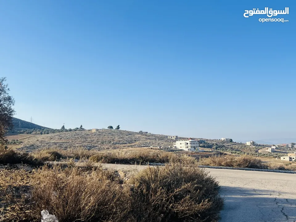 ارض للبيع في الكمشه بالقرب من شارع الاردن و مطعم قصر الجبل مميزه جدا