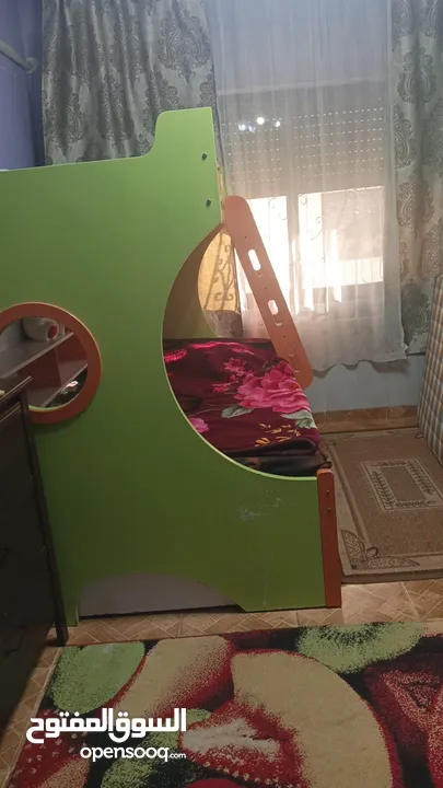 3 سراير فى واحد حجم كبير كما هو موضح فى الصور واحد سحاب مع 3 ادراج وطابقين ودرج صناعه اندونيسيا ABC