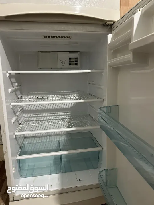 ثلاجه هاي للايف مستعمل بحاله ممتازه ونظيفه جدا 14قدم