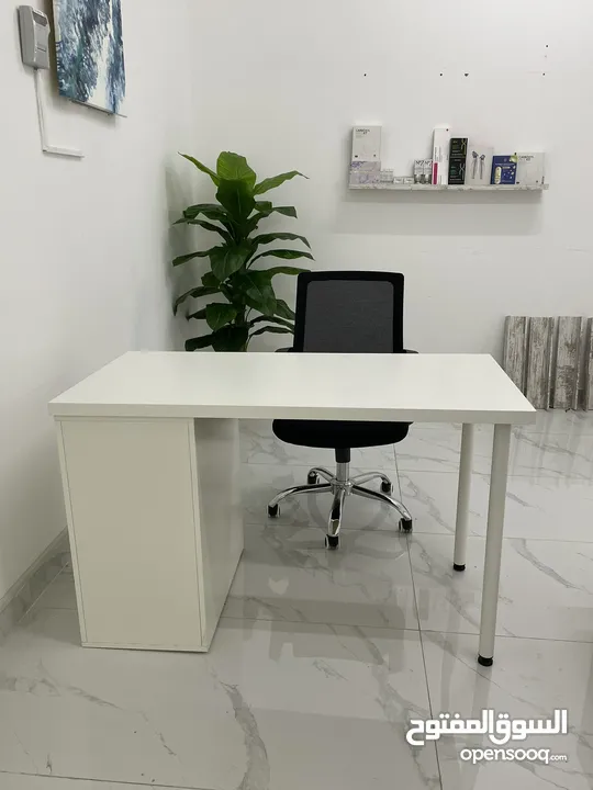 Study desk / Table طاولة للبیع