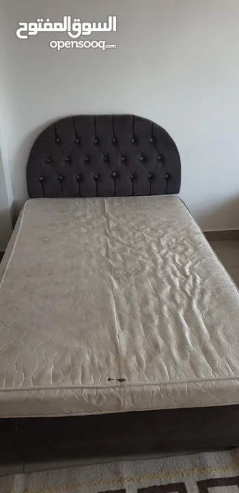 bed for sale سرير للبيع بحالة ممتازة قابل للتفاوض