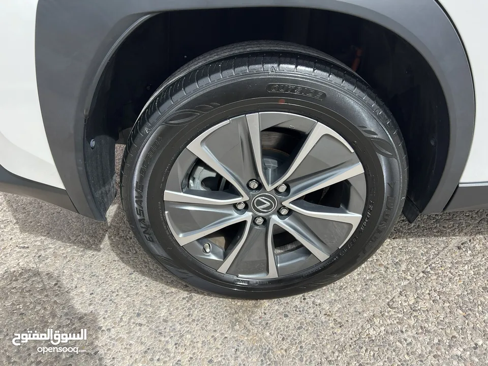 ليكزس UX300e كهربائية اعلى اضافات 2021