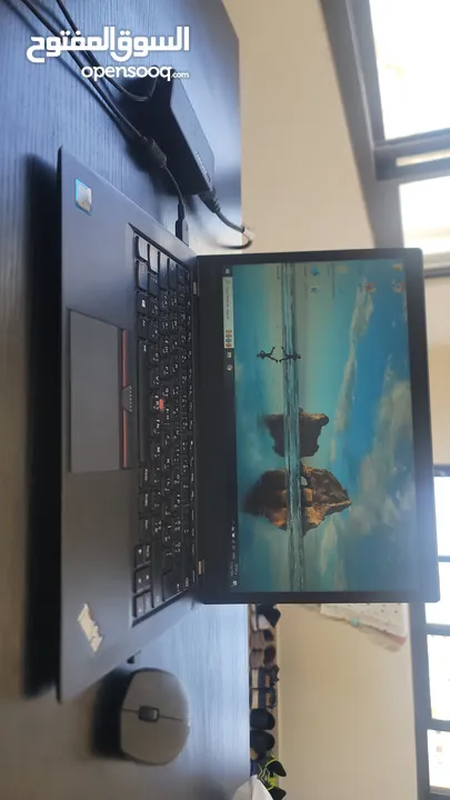 جهاز لاب توب LENOVO بحالة الوكاله مع شاحن وحقيبه وماوس ولوحة مفاتيح اضافيه .