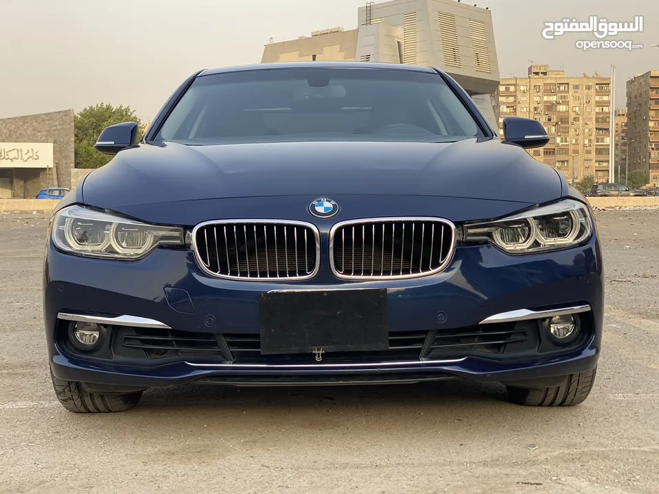 BMW 320i / Luxury 2019