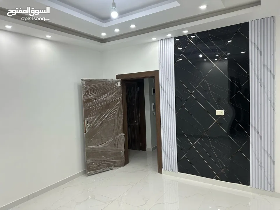 شقه فاخره 150متر مع هدية عفش بناء حديث للبيع من المالك كاش او اقساط