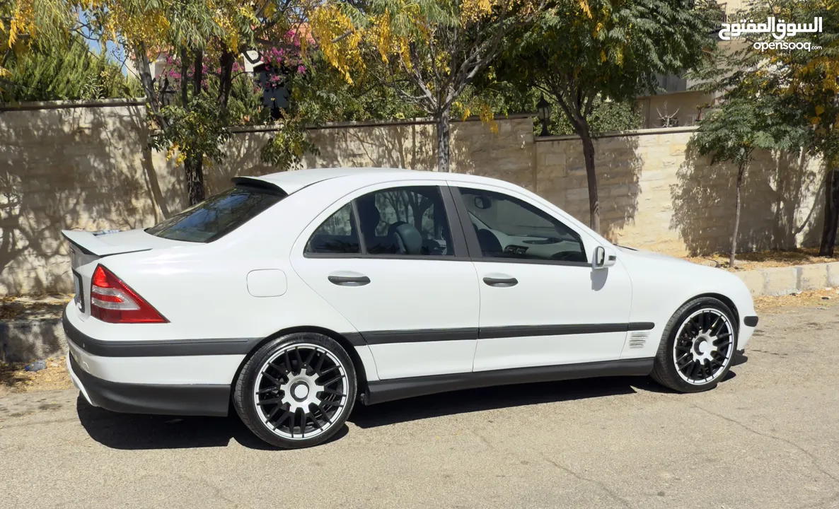 ‏(Elegance) ‏Mercedes-Benz C200 Kompressor  • White • 2007