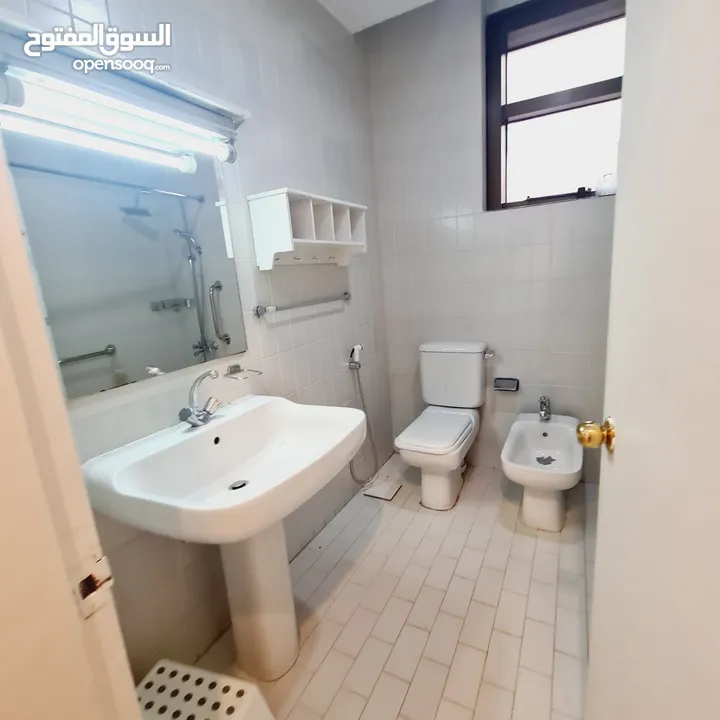 للايجار شقه كبيره 200 متر 3 غرف إيجار     for rent in hawali 3 bedrooms 750 الاتصال