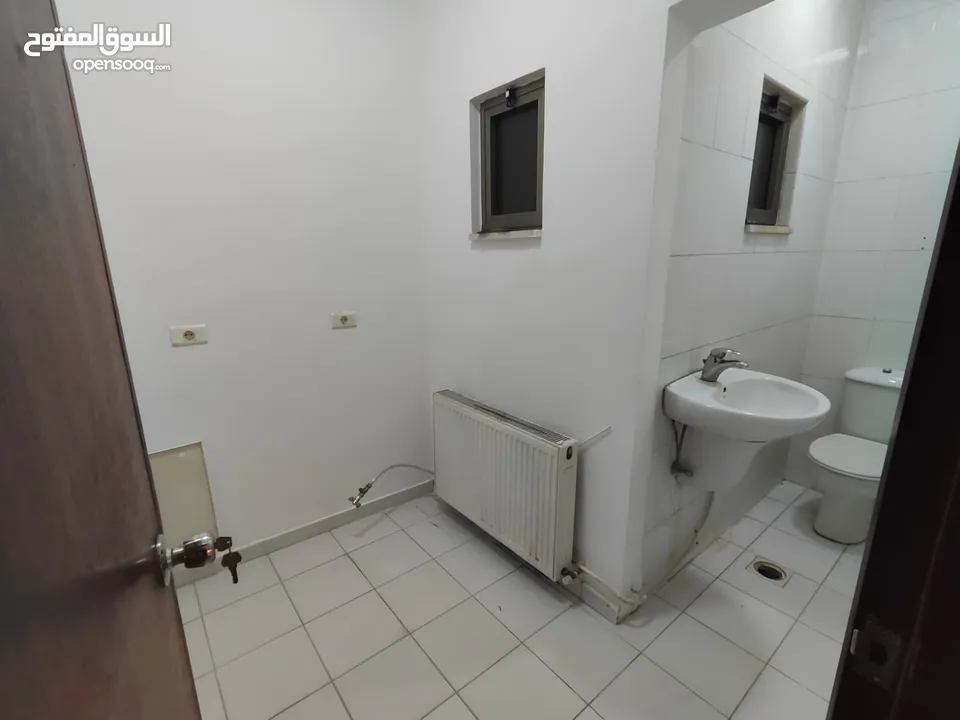 شقه فارغه للايجار ضاحيه الامير راشد + 4 نوم + 220 متر + غرفه خادمه+