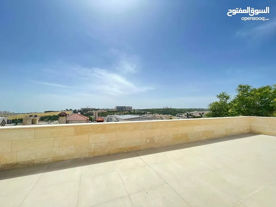 شقة طابقية (سكن خاص) للبيع بإطلالة (بانارومية) وجميلة جداً على السيتي مول وحدائق الحسين وقرب مكة مول