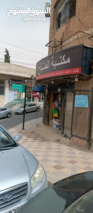 مكتبه للبيع بكامل معداتها والبضاعه