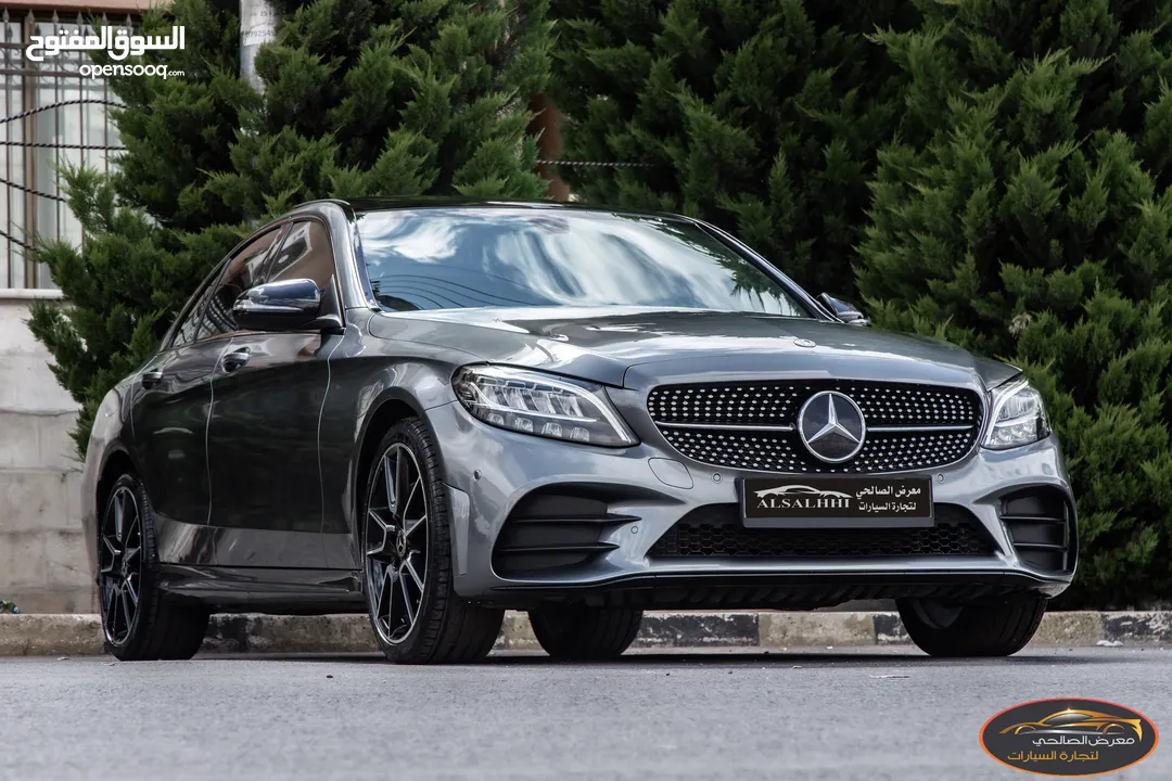 Mercedes C200 2019 Mild hybrid Amg kit Night Package   السيارة وارد الشركة و قطعت مسافة 83,000 كم