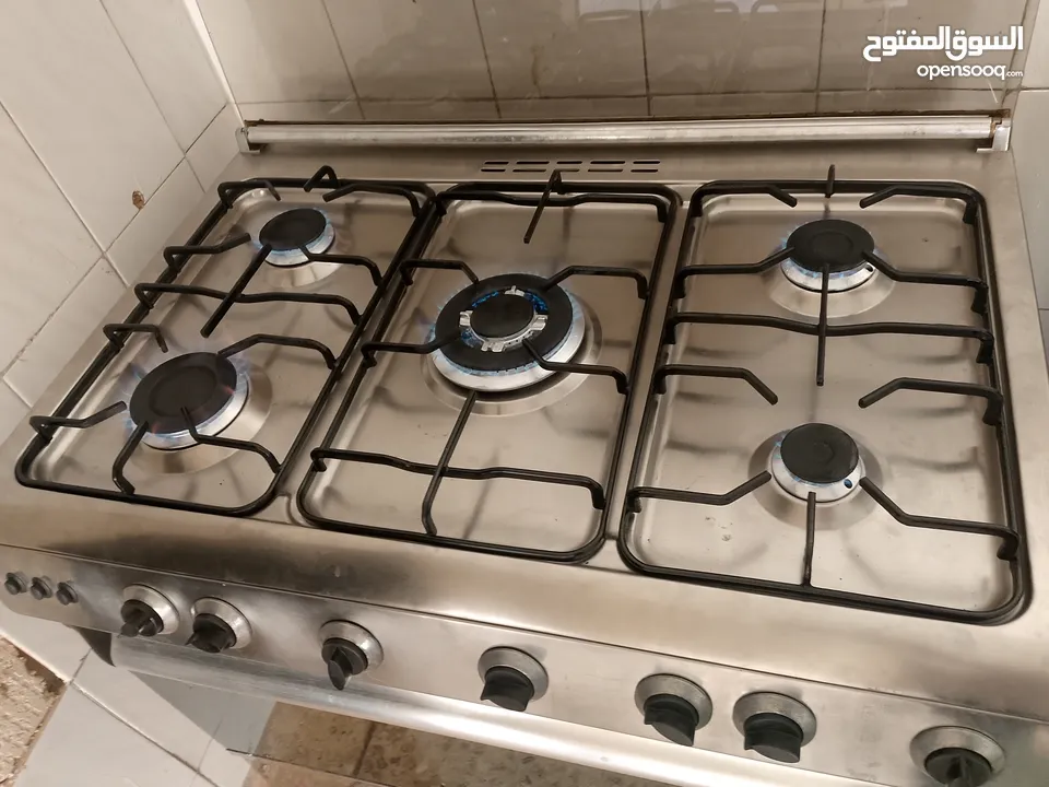 غاز 5عيون نحاس نظام 7مفاتيح بشتغل شواية وفرن مع بعض حجم80×60 فل ستانليس ستيل   موجود بالبقعة وعالفحص