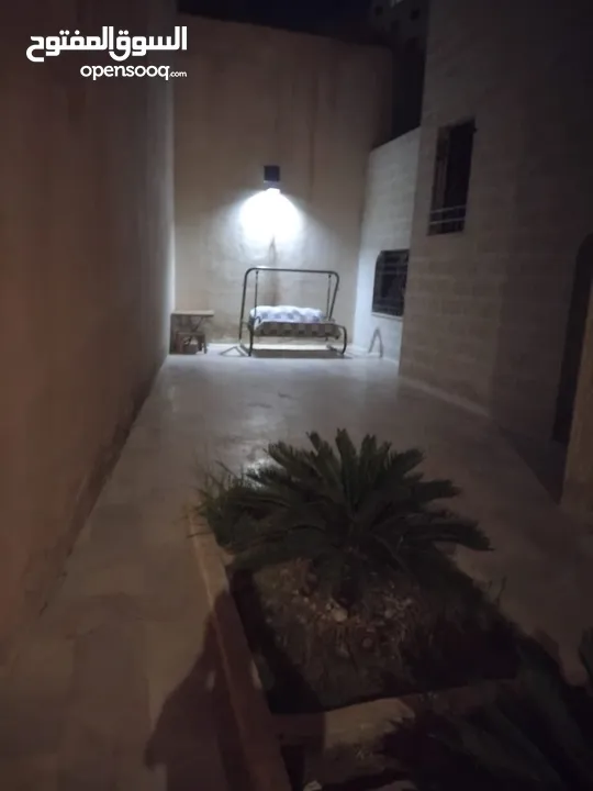 منزل في إسكان الكهرباء قرب مسجد عثمان بن مضعون
