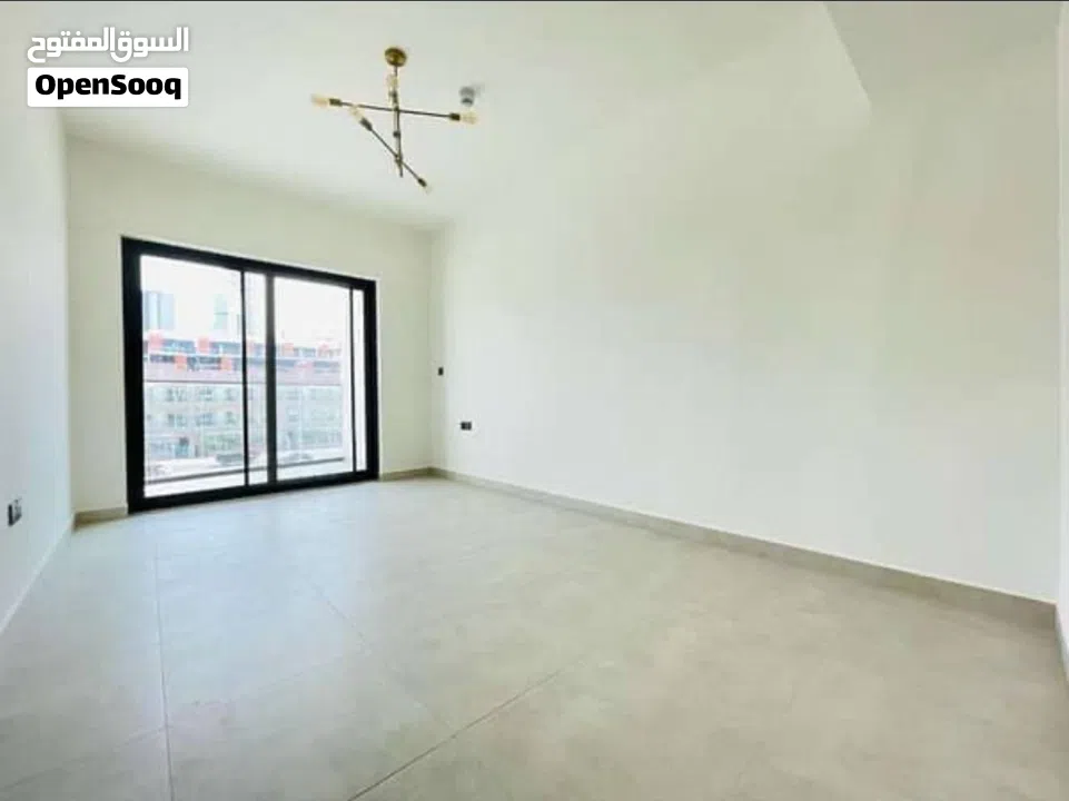 شقه متميزه سعر وموقع ومساحه بالاضافه الي عايد مضمون 13% غرفه وصاله بالجميرا جاهزه للسكن