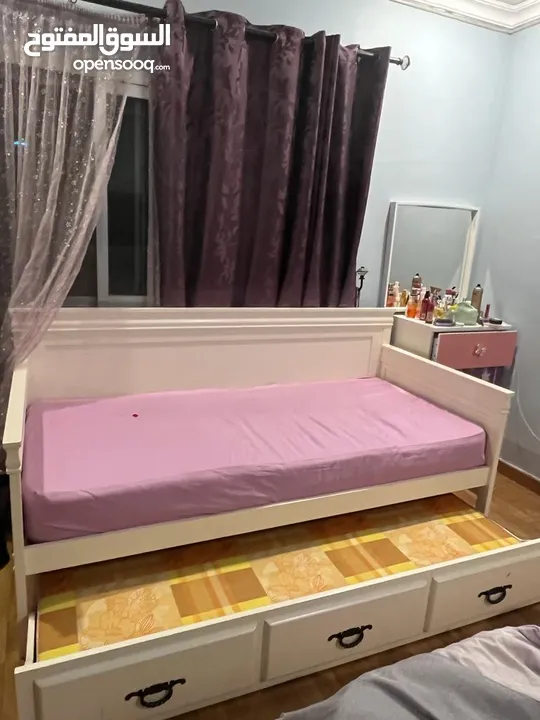 للبيع sofa bed بحالة ممتازة من هوم سنتر Opensooq