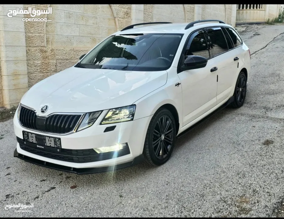 سكودا ستيشن 2020 ترخيص 2020  ماشيه 140 الف عداد اصلي افحص وين مبدك كل شي فيها واضح جير ماتور افحص